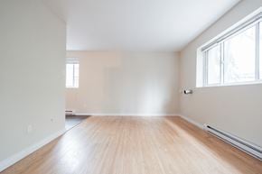 Winnipeg apartment for rent - 30 Hargrave Apartment