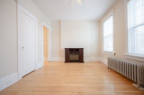 Winnipeg apartment for rent - Living room at 980 Wolseley Apartments for rent in Winnipeg