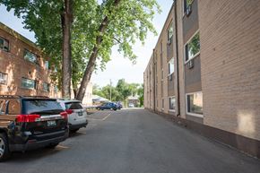 Winnipeg apartment for rent - 333 Edison Apartment Parking