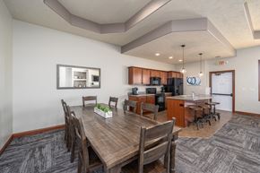 Sioux Falls townhouse for rent - community room dining rable