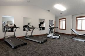 Sioux Falls townhouse for rent - the gym at the preserve at polk apartments
