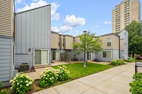Minneapolis townhouse for rent - our apartments have a spacious courtyard with green grass and flowers
