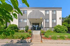Minneapolis apartment for rent - the front of a building with stairs in front of it