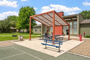 Brooklyn Center apartment for rent - the picnic area at the whispering winds apartments in pearland