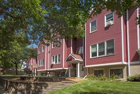 St. Paul townhouse for rent - Garden Court of Hamline Park