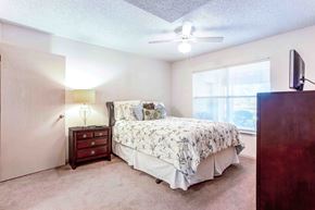 Marion apartment for rent - a bedroom with a bed and a window