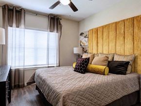 Houston apartment for rent - a bedroom with a large bed and a window