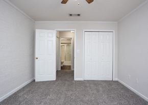 Columbus apartment for rent - a bedroom with two closets and a carpeted floor