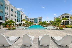 Orlando apartment for rent - Salt-Water Pool with Sun Shelf