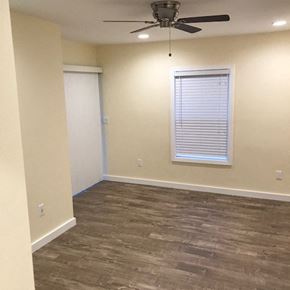 Los Angeles apartment for rent - A room with a ceiling fan and a window with blinds.