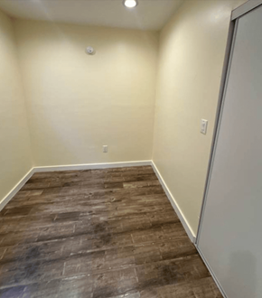 Los Angeles apartment for rent - a empty room with a wooden floor and a closet