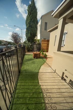 Los Angeles apartment for rent - Side Entrance