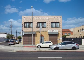 Los Angeles apartment for rent - A car is parked in front of a Hillbog building.
