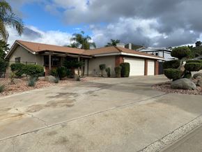 Canyon Lake house for rent - Large driveway