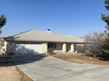 Hesperia house for rent - 18616 Verano Street