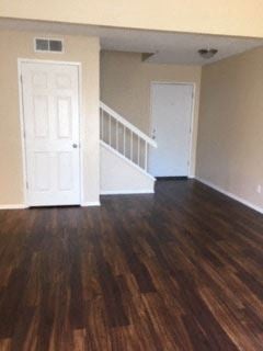 Ontario townhouse for rent - Living area with plank vinyl flooring