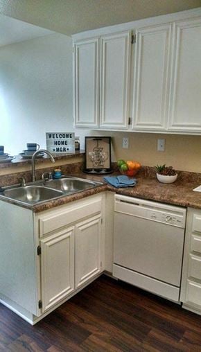 Ontario townhouse for rent - kitchen
