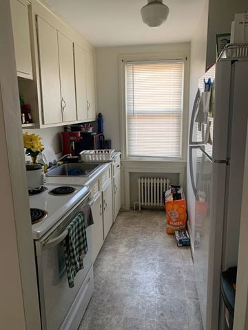 Portland apartment for rent - a kitchen with a stove and a refrigerator