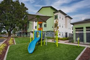 Oakley apartment for rent - Play Ground