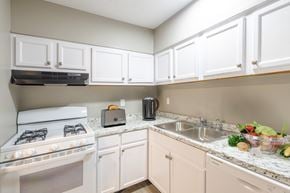 Lexington apartment for rent - Throughbred Crossing - Kitchen