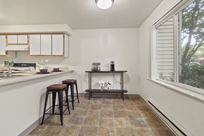 Eugene apartment for rent - Dining Room and Breakfast Bar