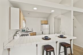 Eugene townhouse for rent - Breakfast Bar