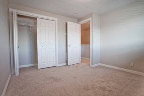 Bend townhouse for rent - an empty bedroom with a closet and a mirrored closet door