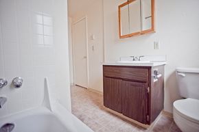 Eugene apartment for rent - bathroom