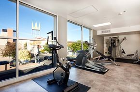 Albuquerque apartment for rent - a gym with a view of the city