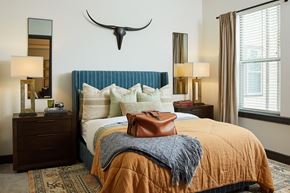 Austin apartment for rent - bedroom with queen size bed and dressers