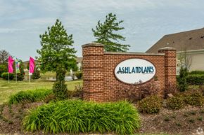 Memphis apartment for rent - A sign that says Ashland Lanes in front of a building.