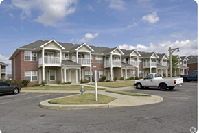 Memphis apartment for rent - A row of houses with cars parked in front.