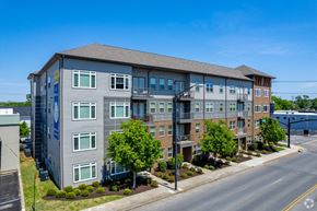 Nashville apartment for rent - a large apartment building on a city street