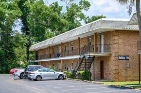 Pensacola apartment for rent - the building in which the motel is located