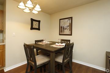 Foley apartment for rent - A dining room with a wooden table and chairs.