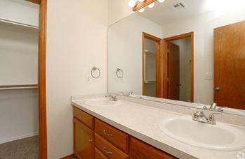 Double vanity*
