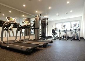 Charleston apartment for rent - a gym with treadmills and other exercise equipment