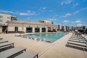 Oklahoma City apartment for rent - the swimming pool at the preserve at city center apartments
