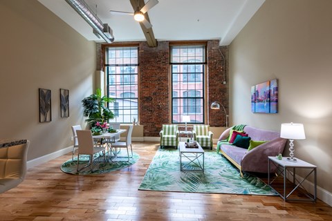 Floor plan for studio, 1 bath, 473 sqft