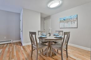 Concord apartment for rent - Dining set