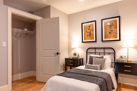 Floor plan for 2 beds, 1 bath, 1962 sqft