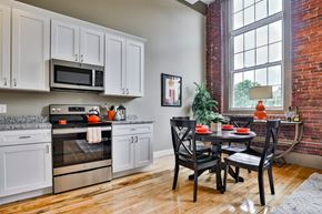 Manchester apartment for rent - dining room