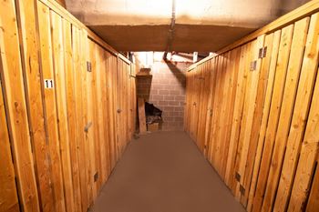 Storage lockers