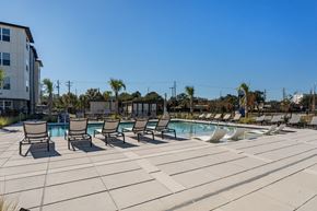 Savannah apartment for rent - Resort Style Pool