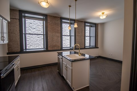 Floor plan for 1 bed, 1 bath, 585 sqft