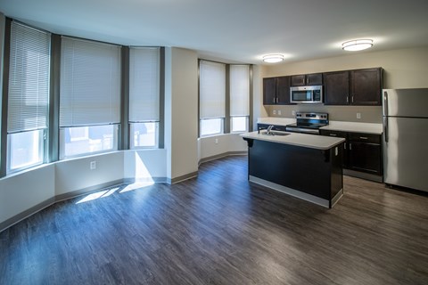 Floor plan for 1 bed, 1 bath, 715 sqft