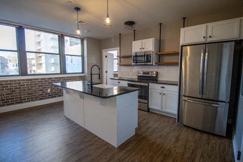 Floor plan for 2 beds, 2 baths, 819 sqft