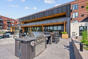 Outdoor kitchen & grills