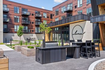 Outdoor kitchen & grills