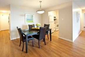 St. Thomas apartment for rent - Wellington Park Towers spacious dining area in St. Thomas, ON